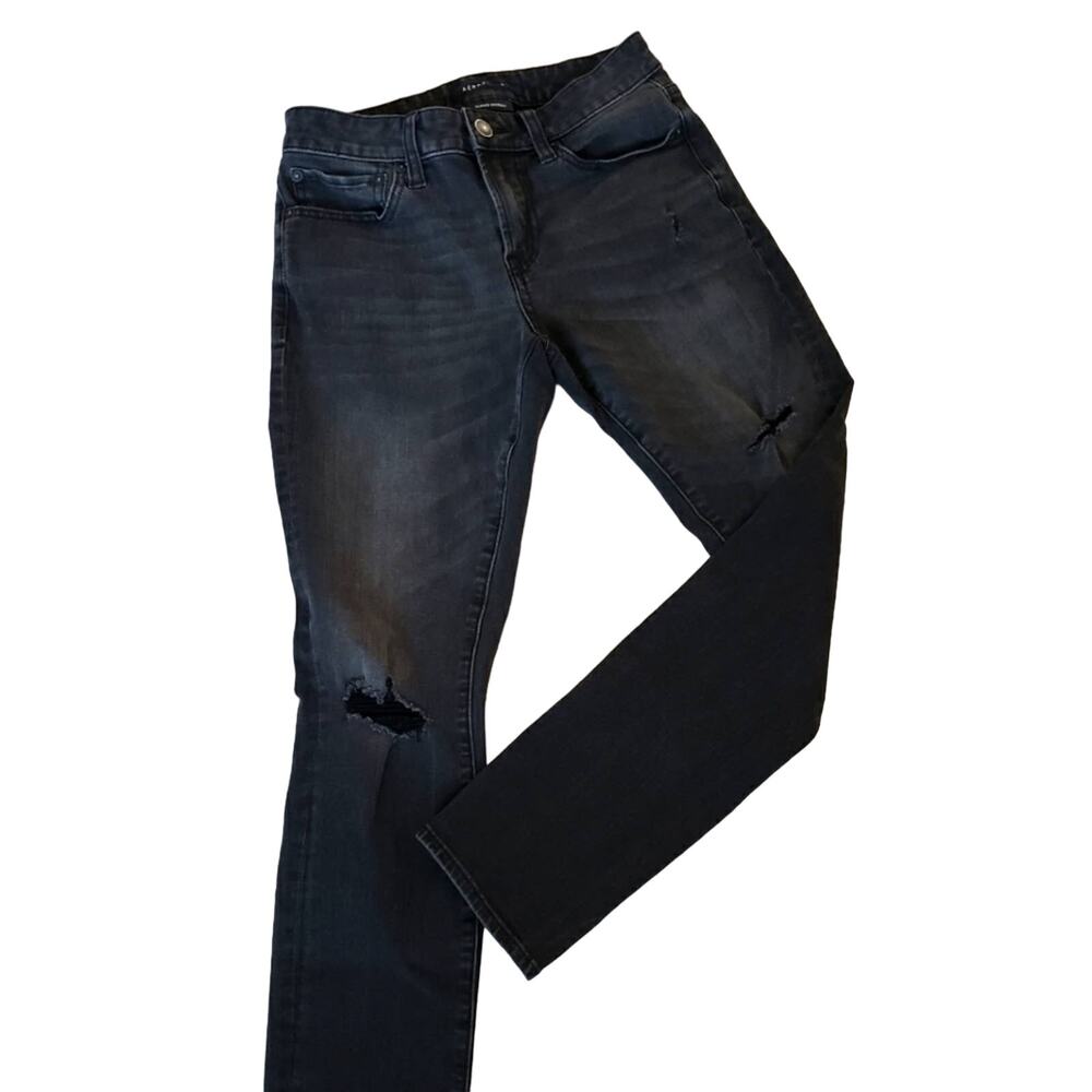 Aeropostale Ripped Skinny Jeans 27x28. Men's size 27. Youth Size 14. Black Denim